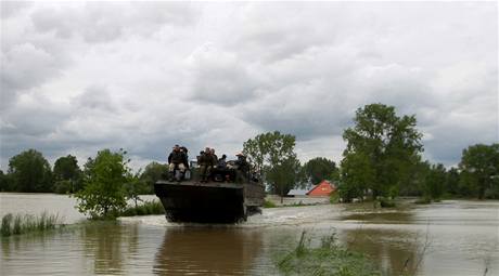 Zplavy v  Polsku, evakuace lid ze zatopench oblast